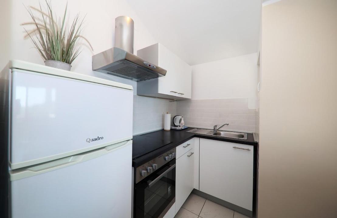 Apartments Kate ムルテル エクステリア 写真