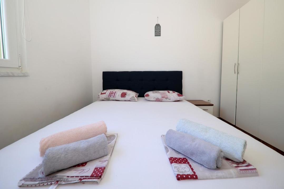 Apartments Kate ムルテル エクステリア 写真
