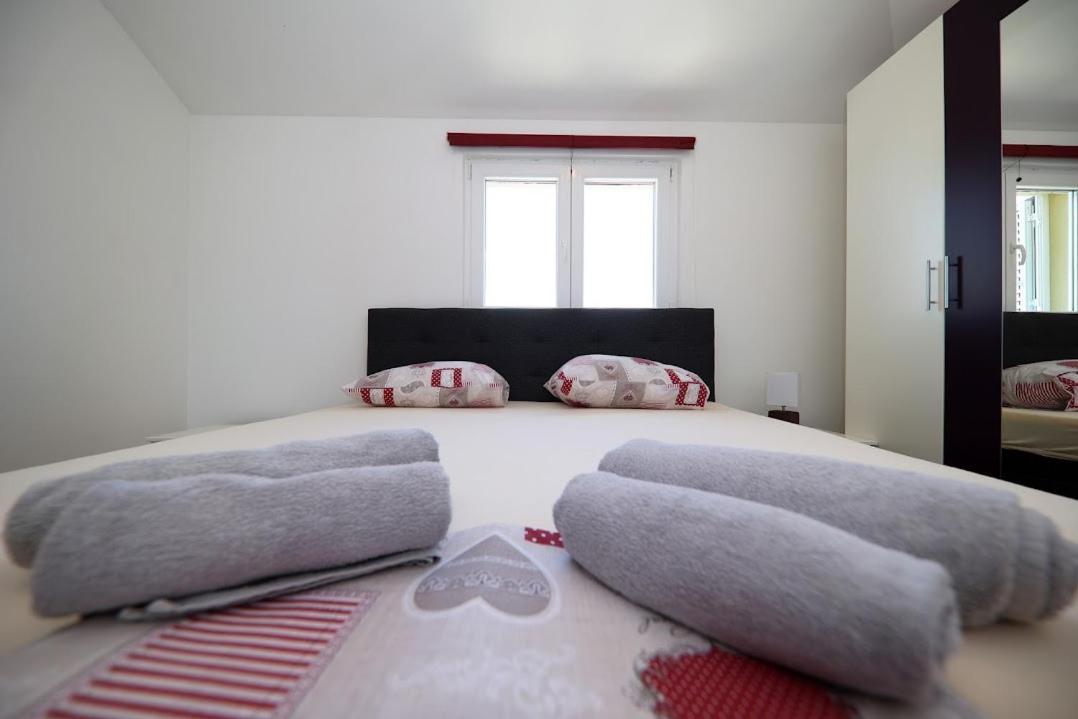 Apartments Kate ムルテル エクステリア 写真