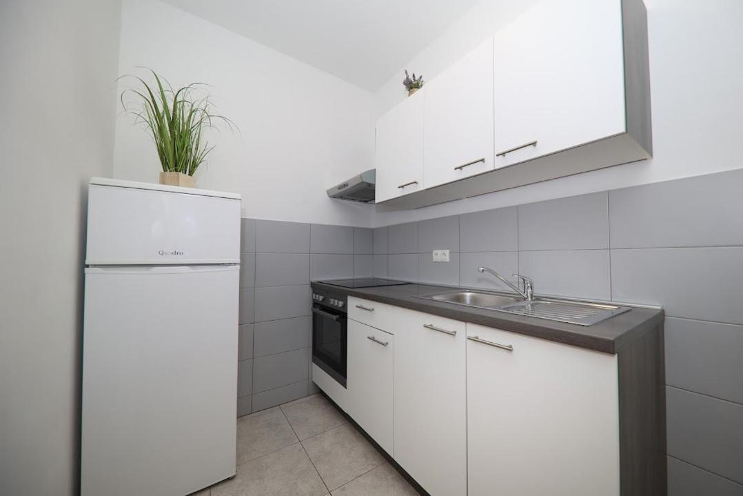 Apartments Kate ムルテル エクステリア 写真